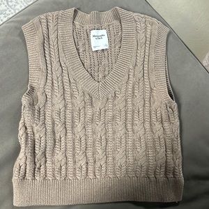 Abercrombie women’s sweater vest